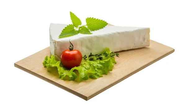 Queijo Brie com tomilho — Fotografia de Stock
