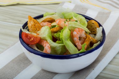 Karidesli Sezar salatası