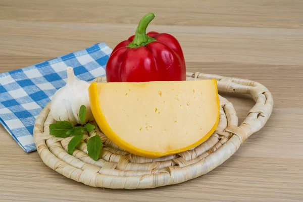 Žlutý kulatý sýr — Stock fotografie