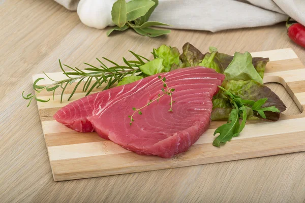 Ruwe tonijnsteak — Stockfoto