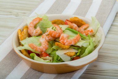 Karidesli Sezar salatası