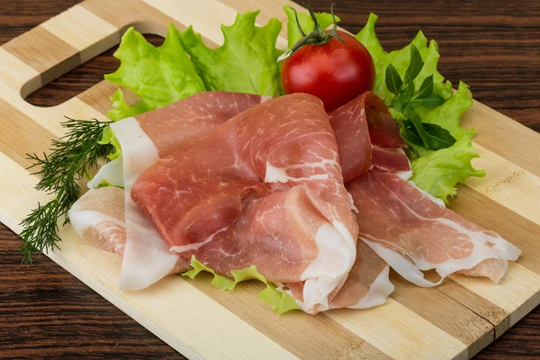 Italiaanse ham met salade — Stockfoto