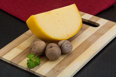 Sarı yuvarlak peynir