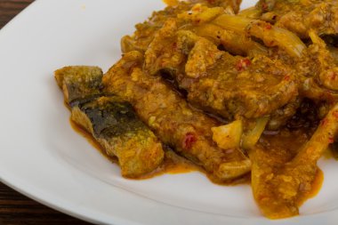 Kızarmış yılan balığı