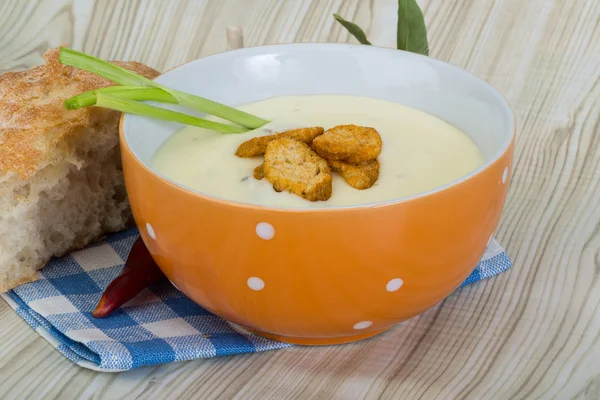 Soupe au fromage aux croûtons — Photo