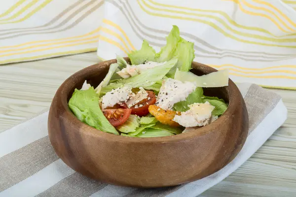 Caesarsallad med kyckling — Stockfoto