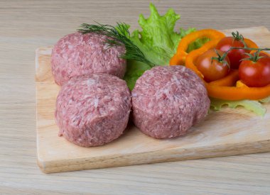 Çiğ burger pirzola