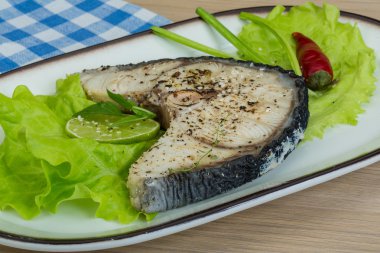 Izgara köpekbalığı biftek