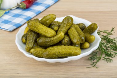 Küçük salatalık turşusu