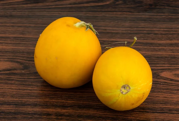 Kleine gelbe Melone — Stockfoto