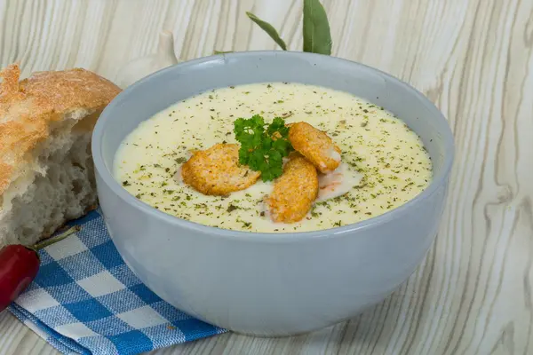 Sopa de queijo com croutons — Fotografia de Stock