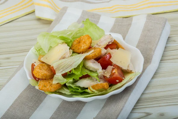 Caesarsallad med kyckling — Stockfoto