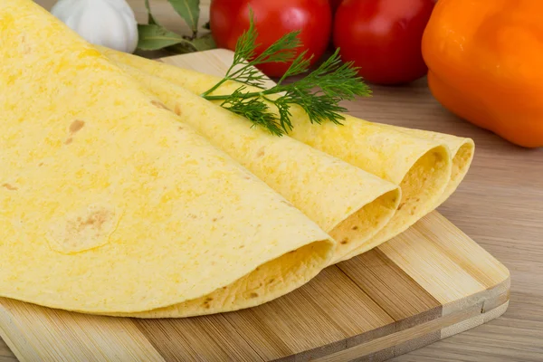 Tortilla mexicana com ramo de endro — Fotografia de Stock