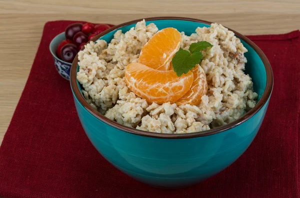 Avena con bayas frescas — Foto de Stock