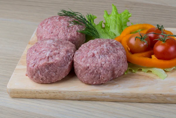 Çiğ burger pirzola