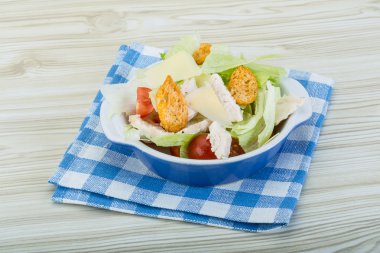 Tavuklu Sezar salatası