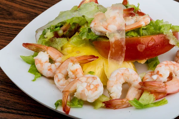 Camarões com salada de aloe vera — Fotografia de Stock