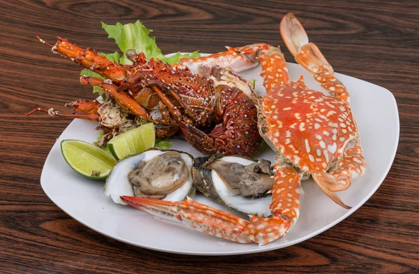 Spiny lobster, crab and oyster — Stock Photo, Image