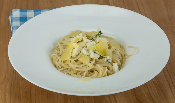 Vier kaas spaghetti — Stockfoto