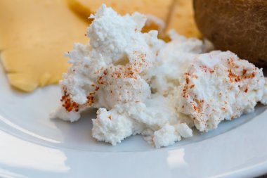 Ricotta ve sarı peynirler