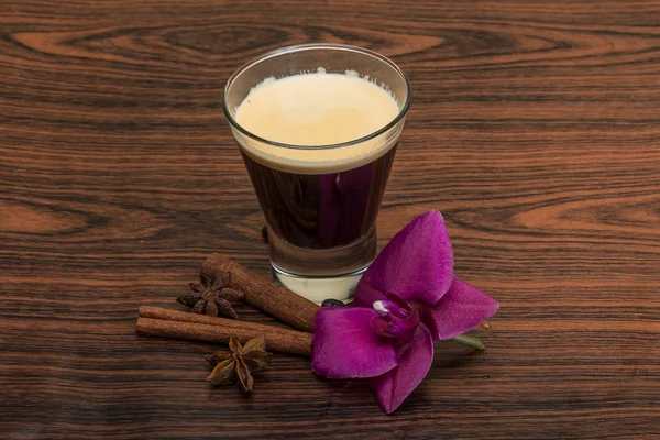 Espresso con orquídea —  Fotos de Stock