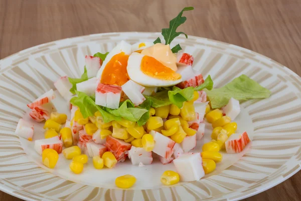 Salada de paus de caranguejo — Fotografia de Stock