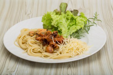 Ahtapot ve midye makarna