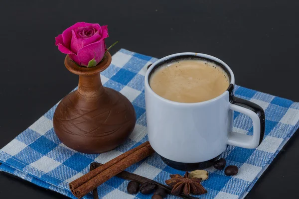 Expresso com rosa — Fotografia de Stock