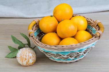 Mandalina kabın içinde