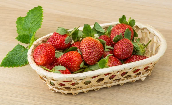 Verse rijpe aardbeien — Stockfoto