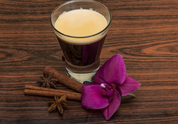 Espresso con orquídea — Foto de Stock