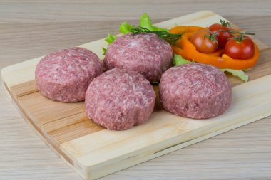 Çiğ burger pirzola