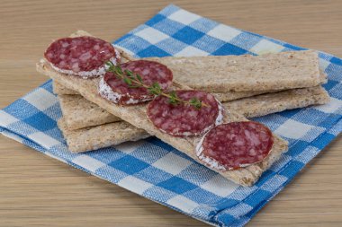 Salam ile Crispbread