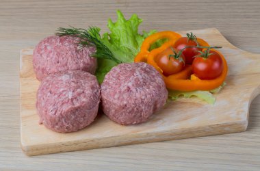 Çiğ burger pirzola