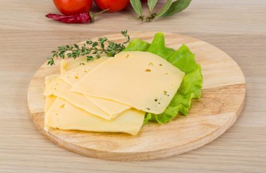 Dilimlenmiş çedar peyniri