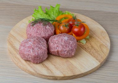 Çiğ burger pirzola