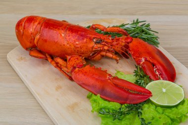 Kırmızı haşlanmış ıstakoz