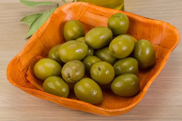 Vihreät oliivit — kuvapankkivalokuva