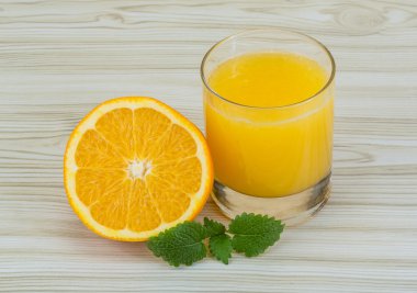 Taze portakal suyu