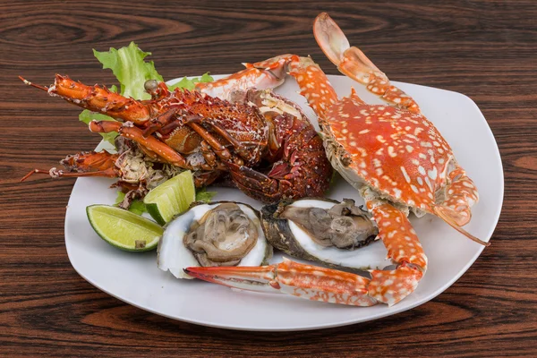 Spiny lobster, crab and oyster — Stock Photo, Image