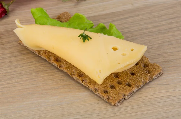 Knäckebröd met kaas — Stockfoto