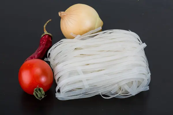 Fideos de arroz crudo —  Fotos de Stock