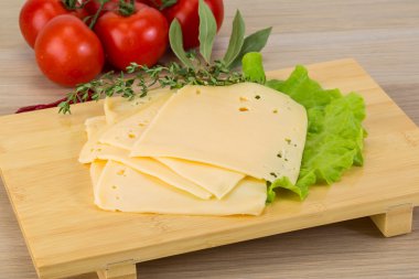 Dilimlenmiş çedar peyniri