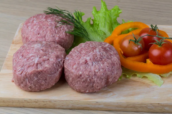 Çiğ burger pirzola