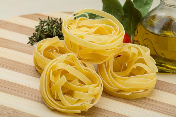 Raw fettuccine — Stock Photo, Image