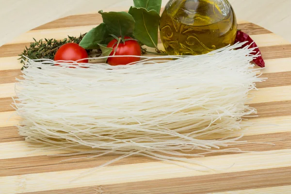 Tagliatelle di riso crudo — Foto Stock