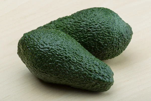 Verse rijpe groene avocado — Stockfoto