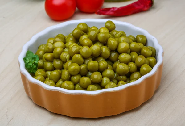 Guisantes enlatados verdes —  Fotos de Stock