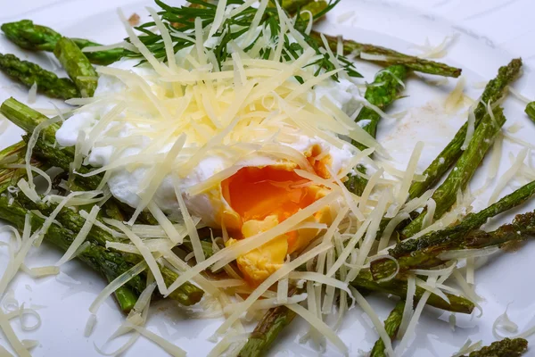 Œuf bénédicte aux asperges — Photo