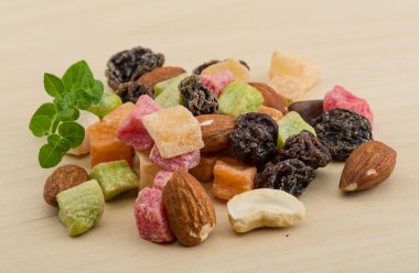 fındık ve kuru meyve karışımı